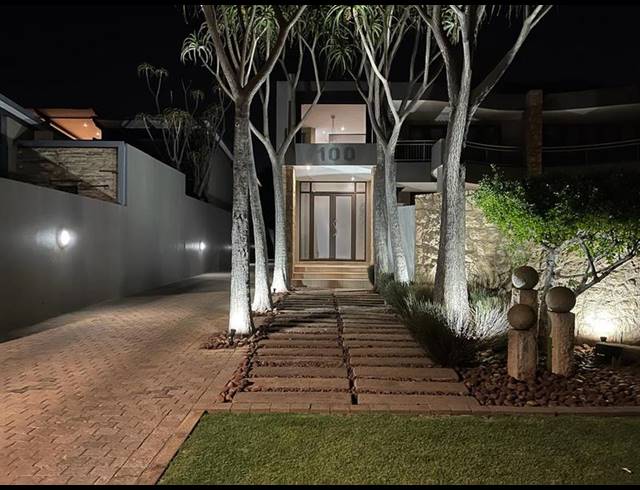 6 BEDROOM HOUSE FOR SALE IN MIDSTREAM ESTATE